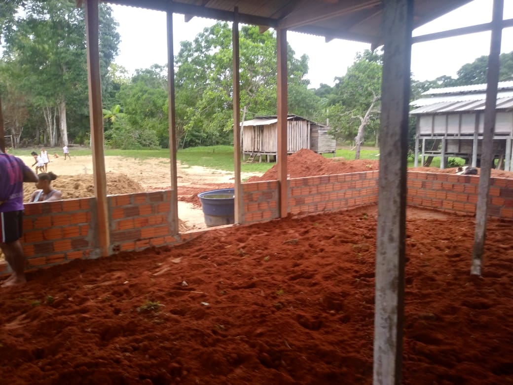 Prefeitura e Comunidade começaram a construção de um novo centro comunitário .